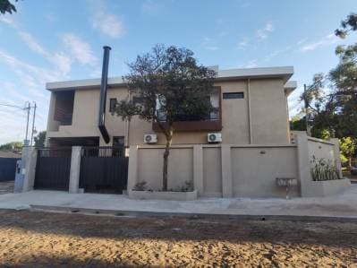 DUPLEX EN ÁREA 4